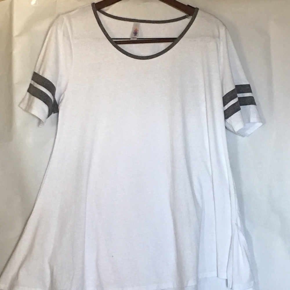 Lularoe perfect tee Size L. White
